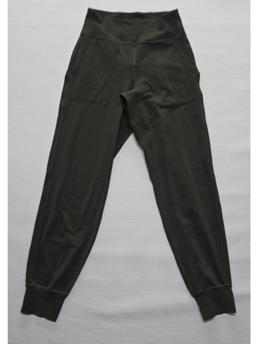 Lululemon Cropped Leggings Size 4 Olive Green Front Pockets Inseam 27.5"